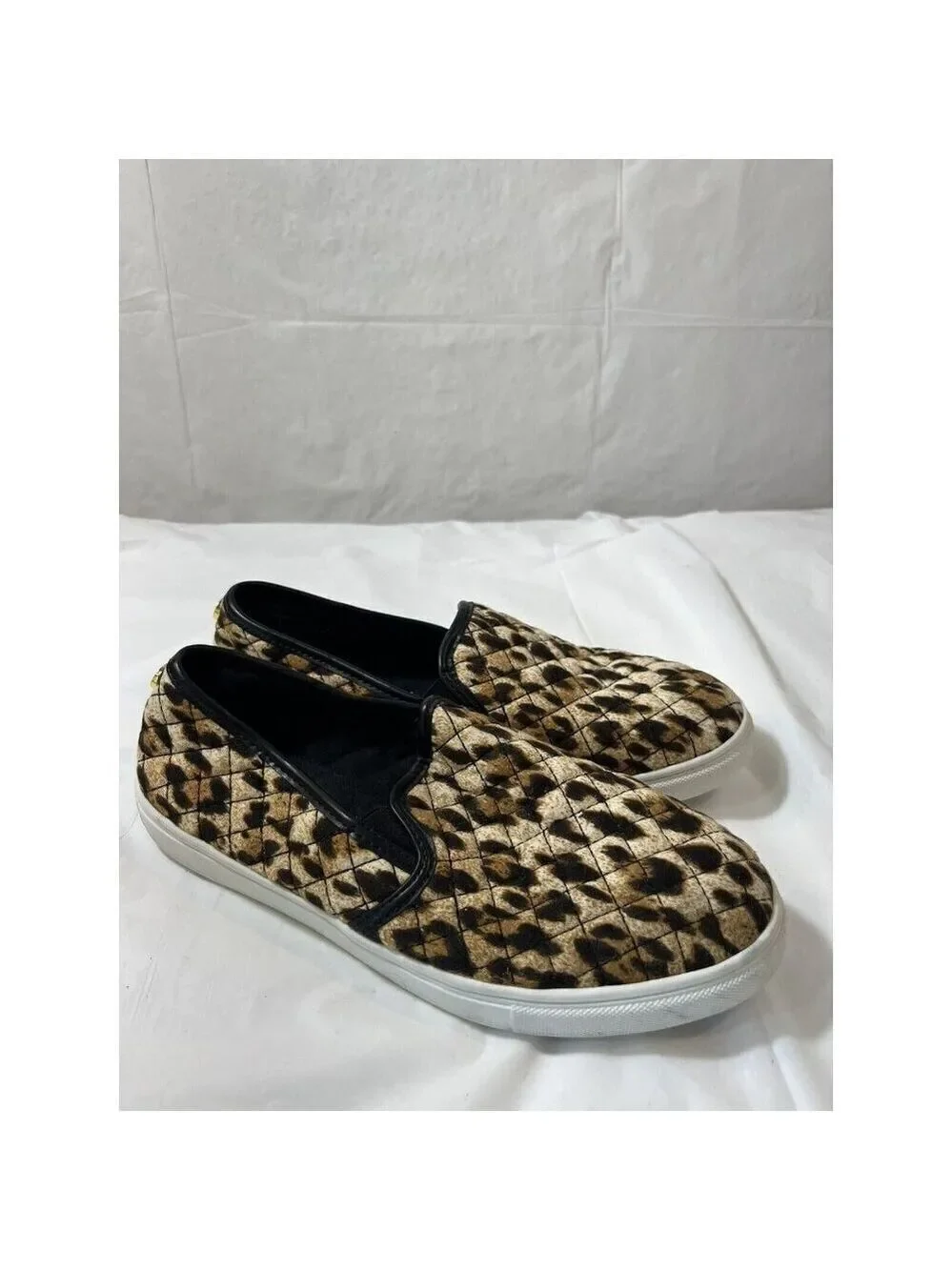 Steve Madden Women Animal Print Quilted Fabric Slip On Sneakers Sz 7 JECNTRCO